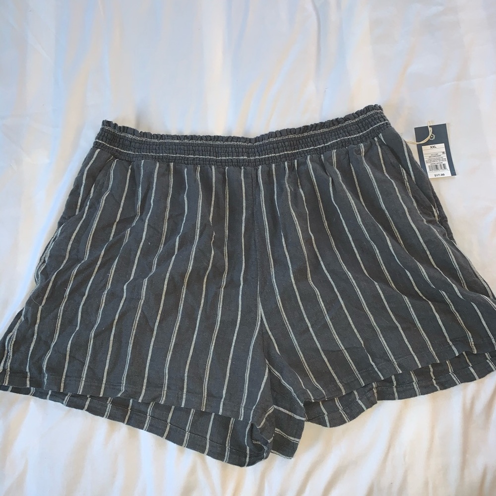 Striped Shorts w. pockets